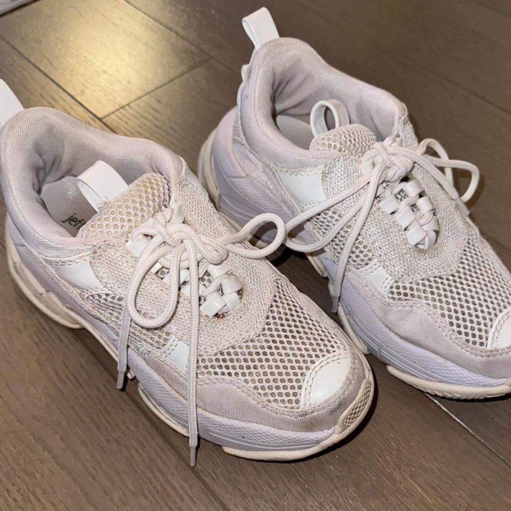 Jeffrey Campbell LO-FI sneakers in white. Size 5
